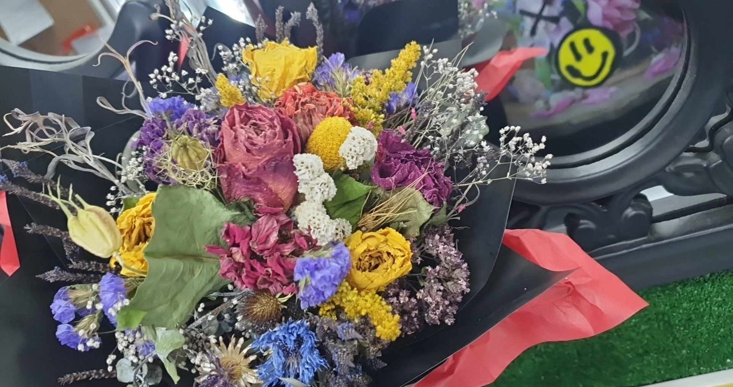 Drop Dead Gorgeous (Posy in Bag)
