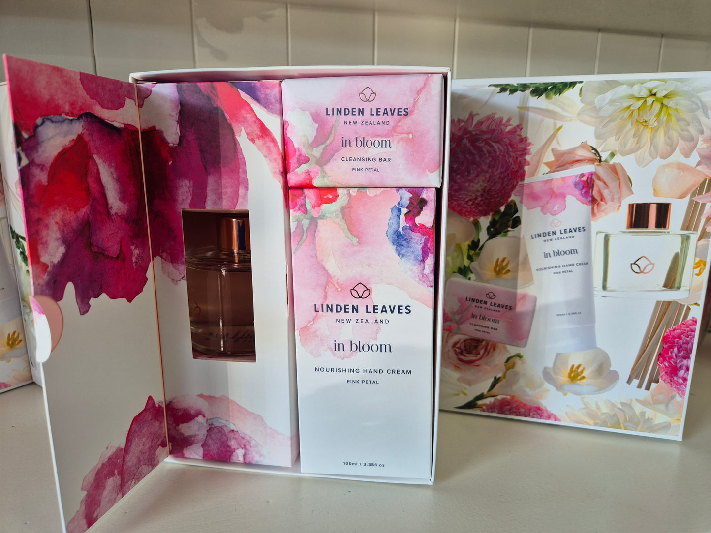 Linden leaves floral gift box